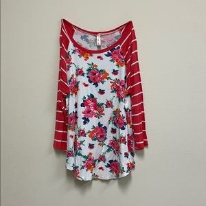 Floral 3/4 length sleeve flowy top